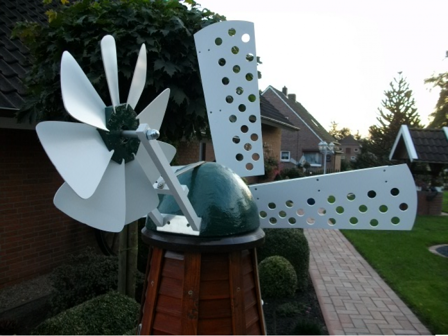Windrad auf Gartenhaus