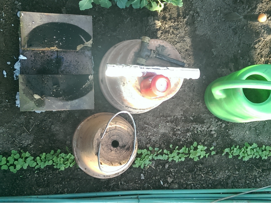 Gartenzubehör auf Erde