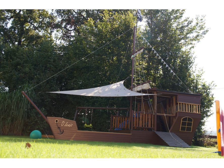 Riesiges Piraten Spielschiff