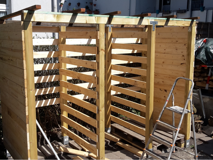 Holzgerüst mit Leiter