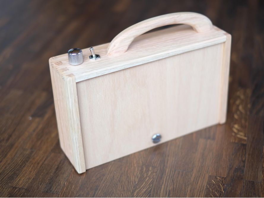 Holzkiste mit Tragegriff