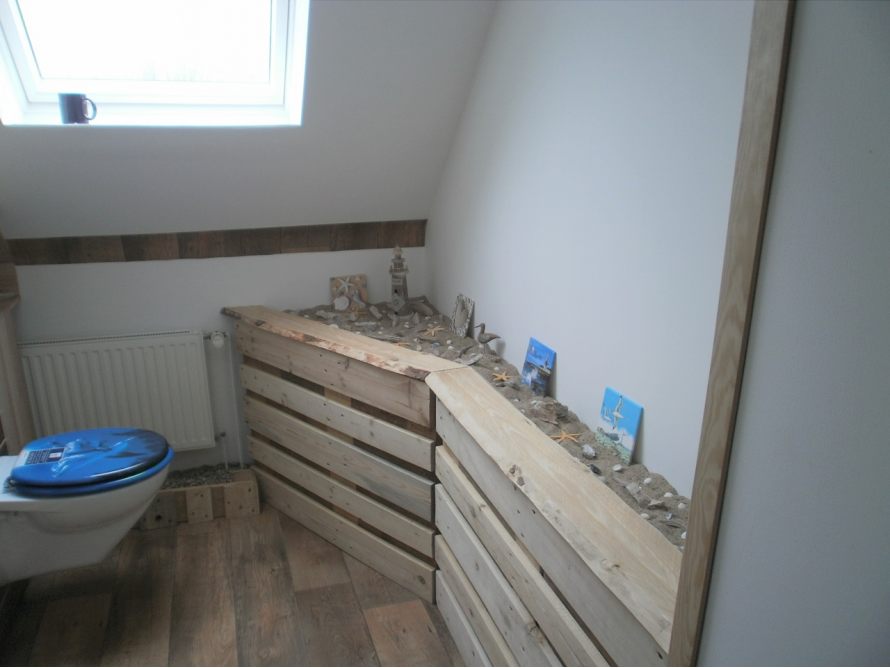 Badezimmer mit maritimer Dekoration