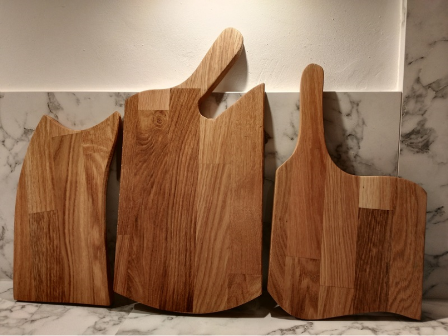 Drei hölzerne Schneidebretter