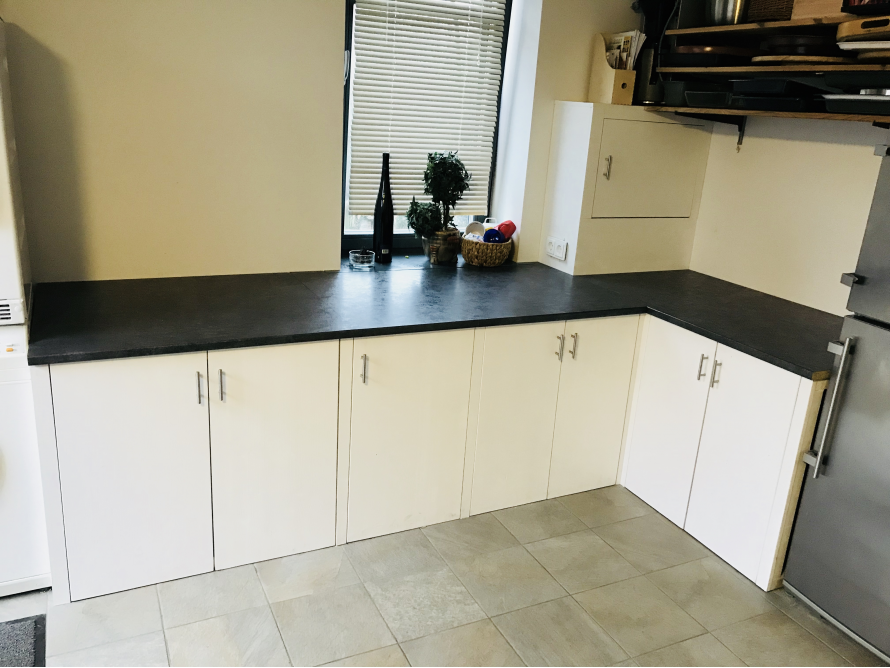 Küchenzeile im HWR-Raum