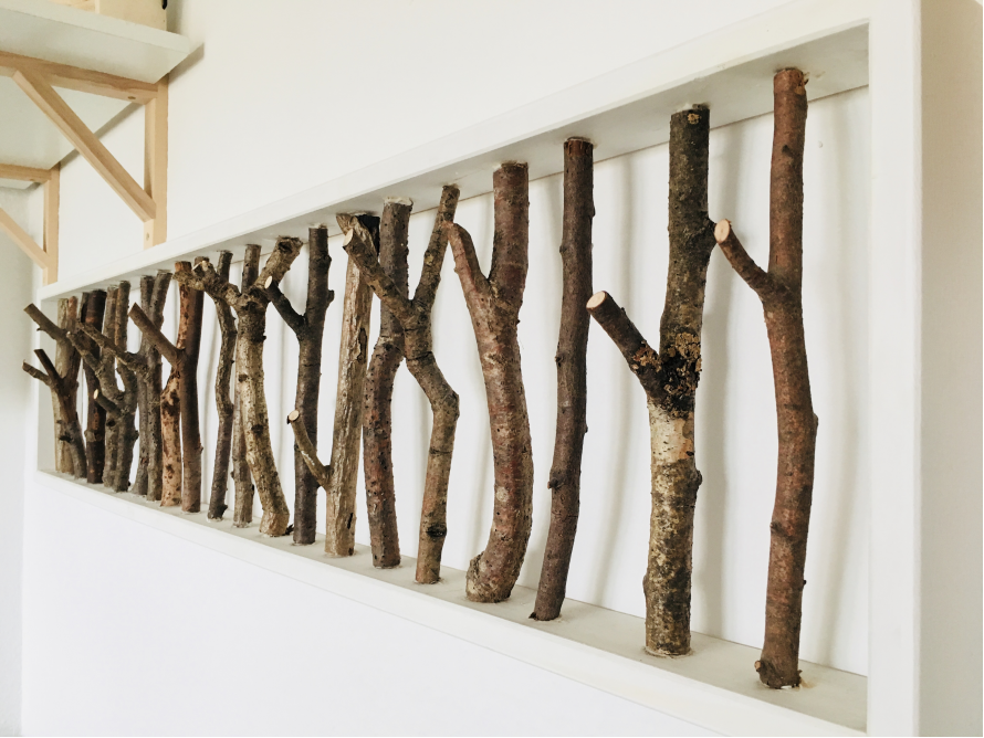 Handgefertigte Garderobe aus Ästen
