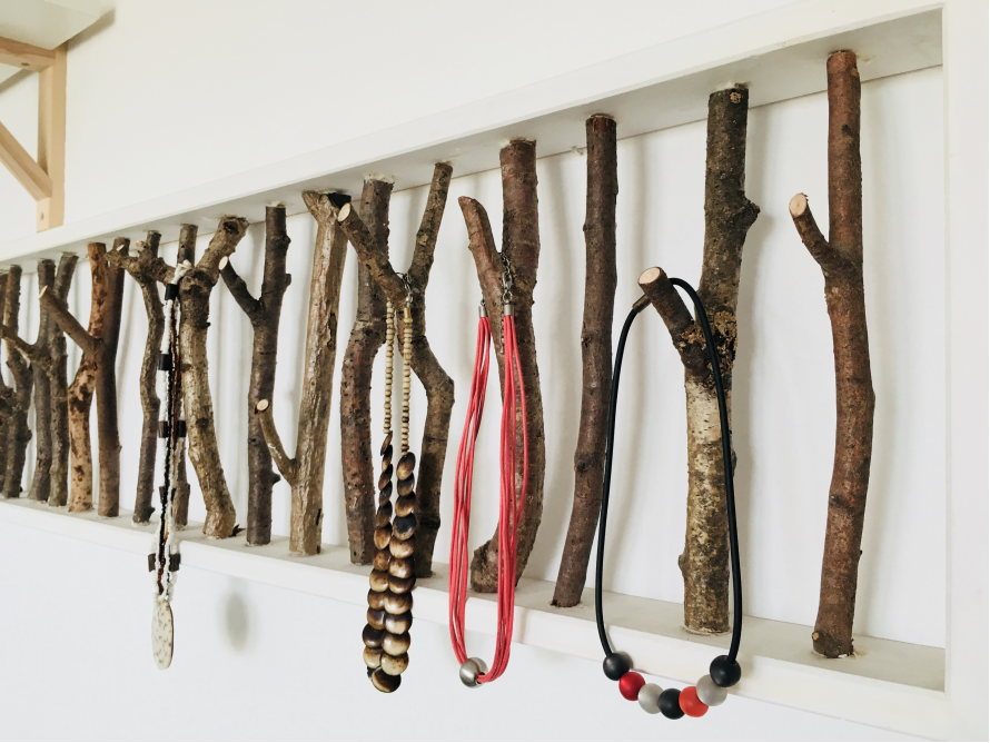 Schmuckhalter aus Ästen