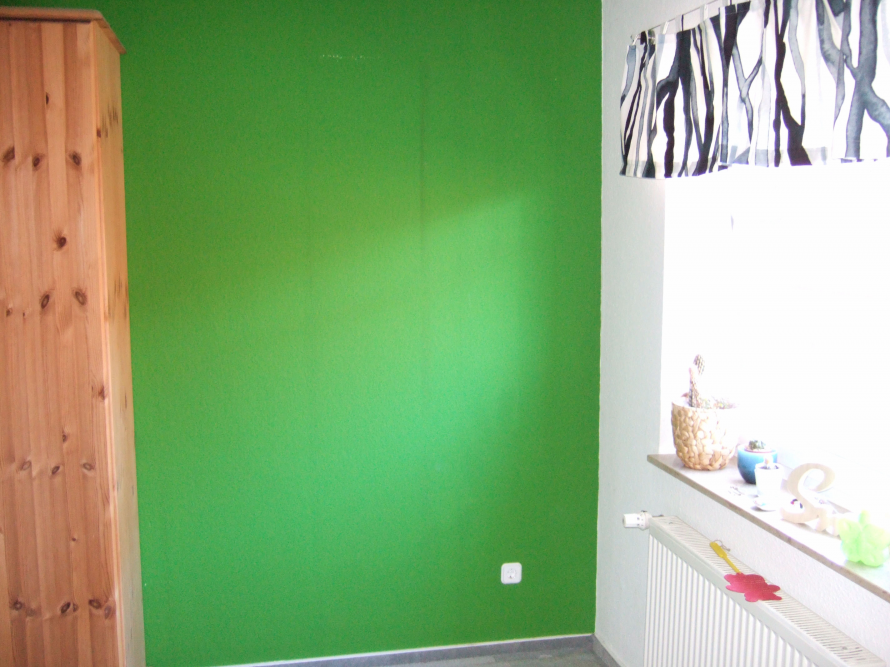 Wandregal mit Ballhalterung