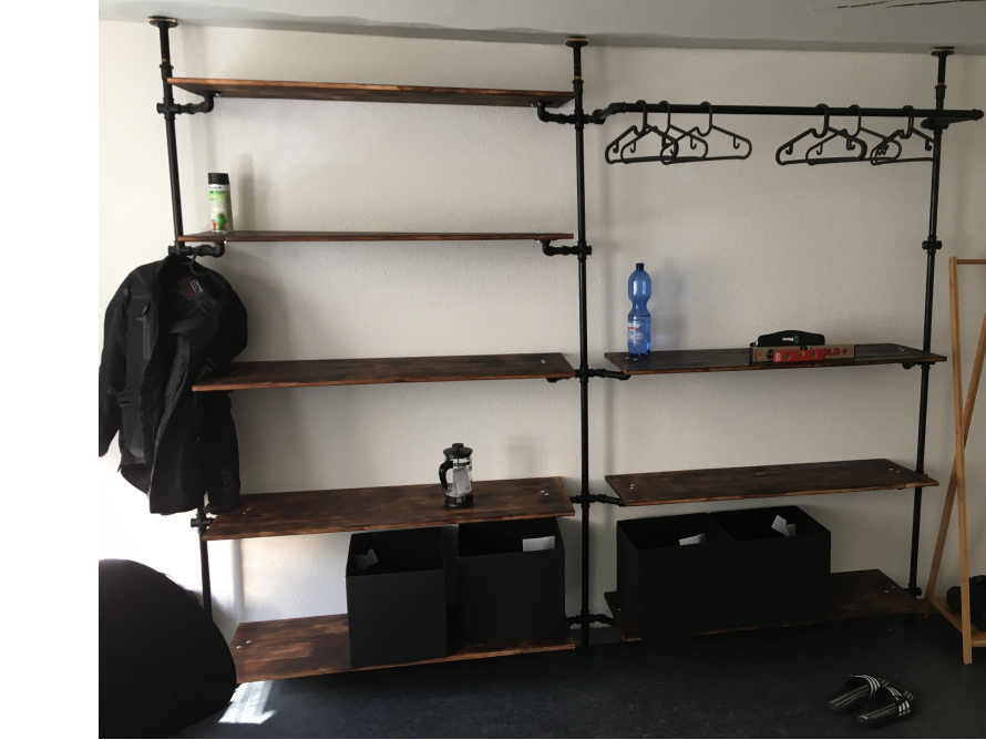 Regal aus Gewinderohren