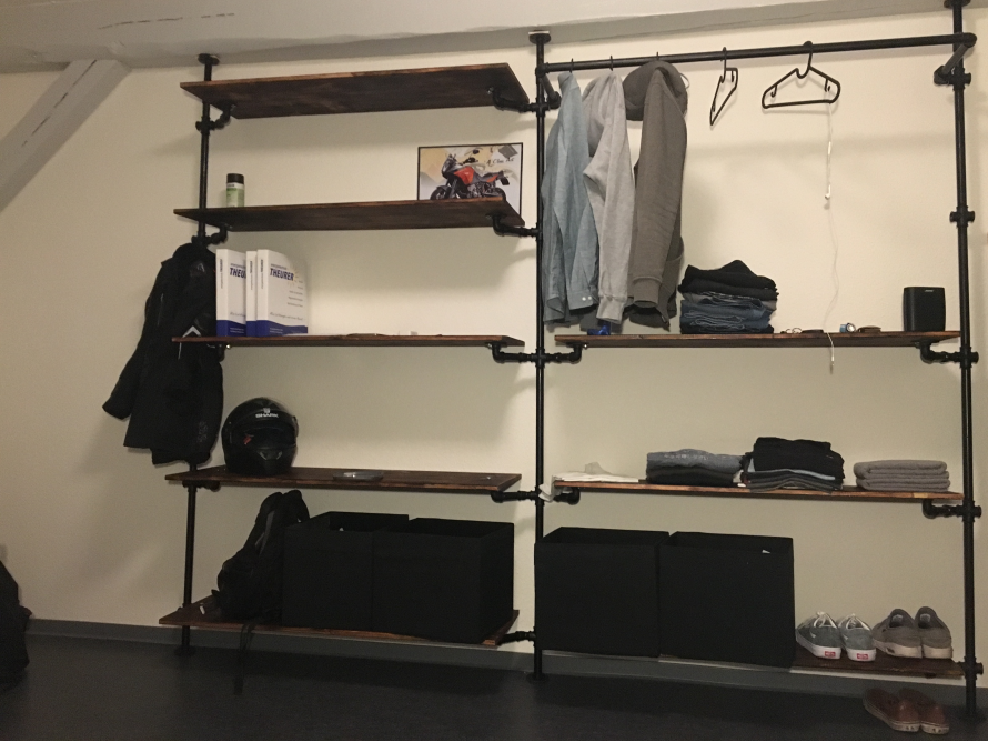 Regal aus Gewinderohren