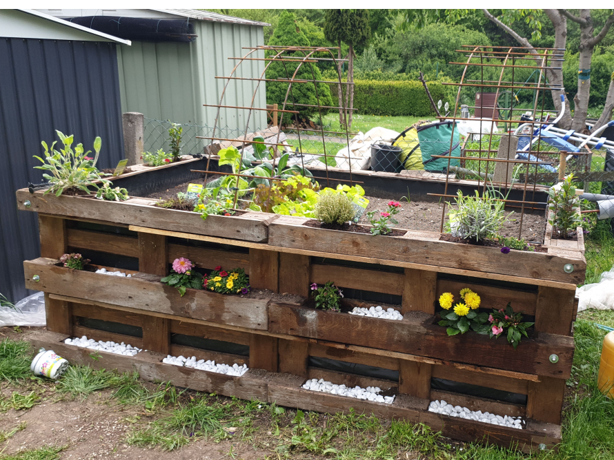 Paletten-Hochbeet