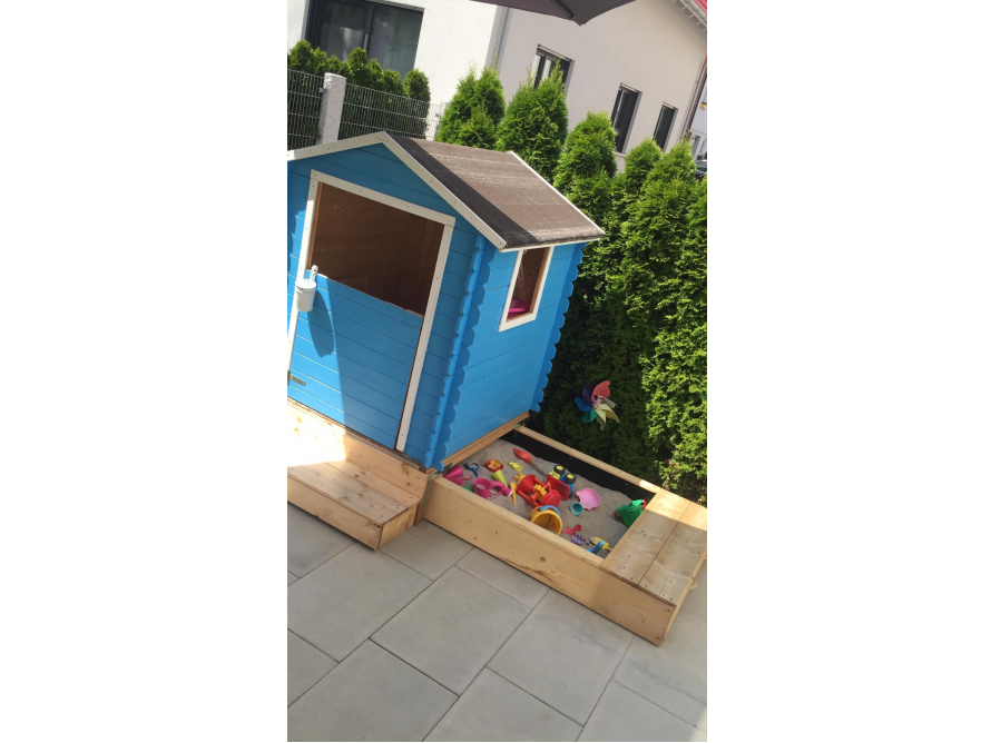 Spielhaus mit ausziehbarem Sandkasten