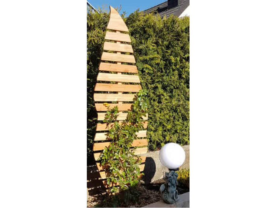 Holzrankgitter in Blattform