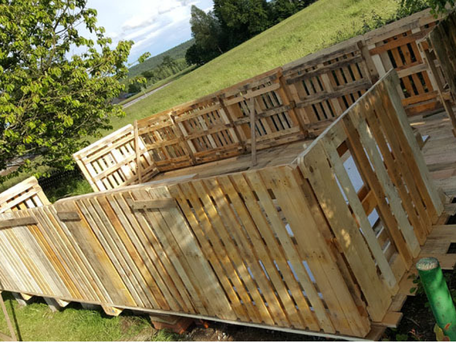 Gartenhaus-Rohbau aus Paletten