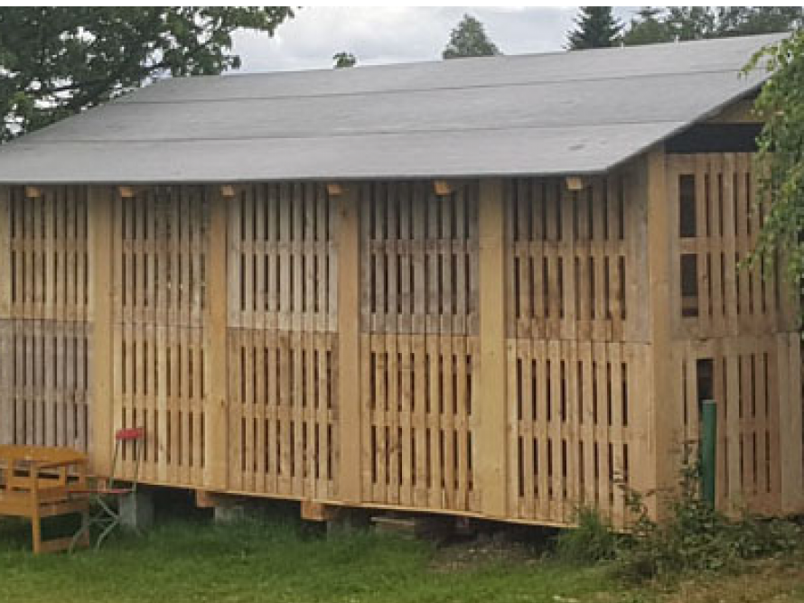 Holzgerüst eines Gartenhauses