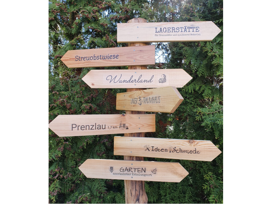 Wegweiser aus Holz