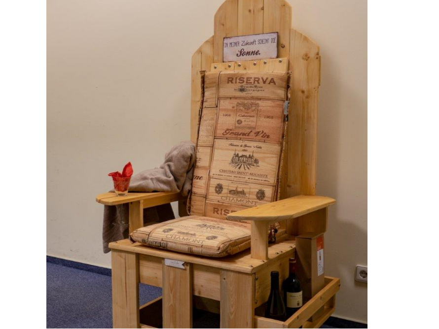 Stuhl aus Weinkisten