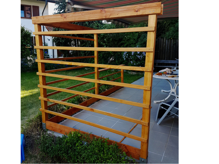 Holzgerüst auf einer Terrasse