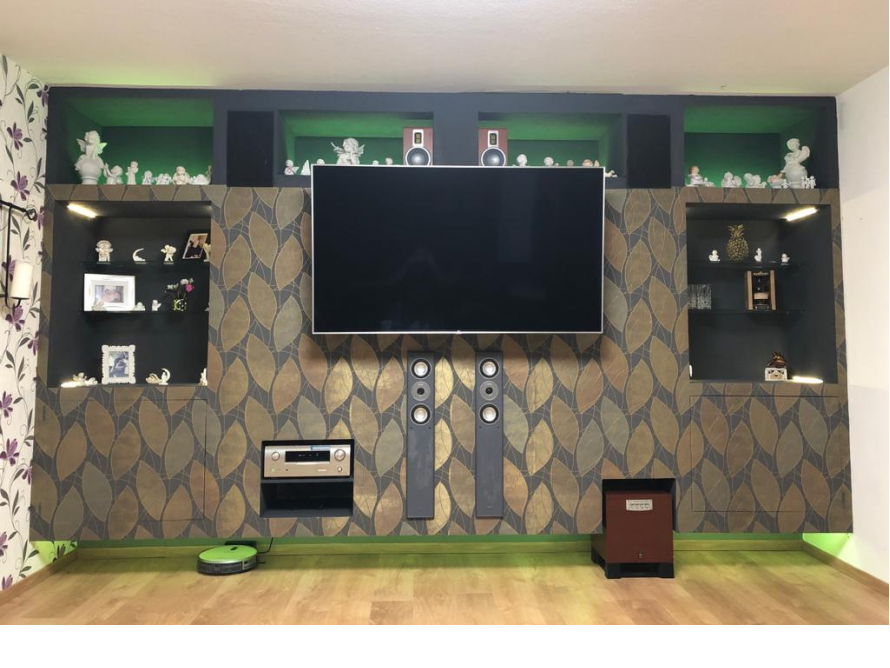 Heimkinoanlage mit Deko-Elementen