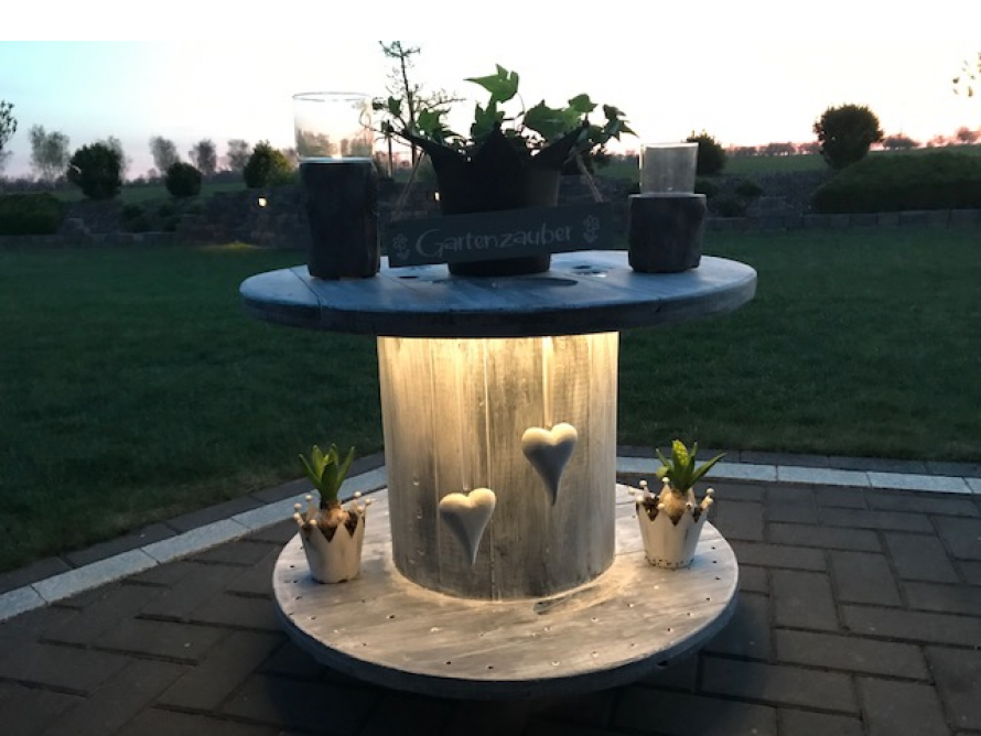 Upcycling-Tisch aus Kabeltrommel