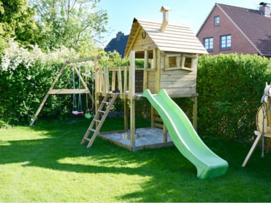 Spielplatz im Garten für Kinder
