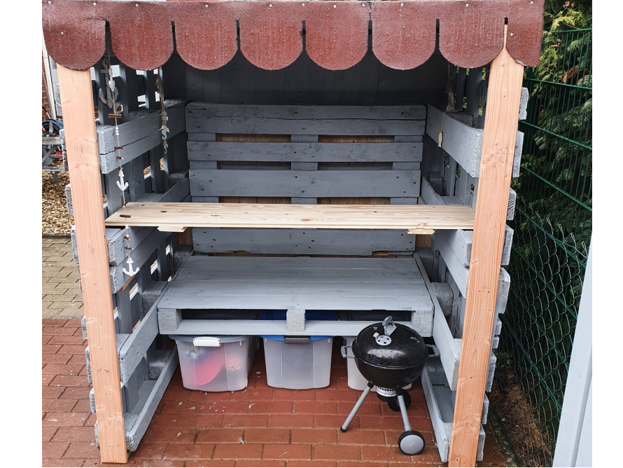 Gartenhaus aus Paletten mit Grill