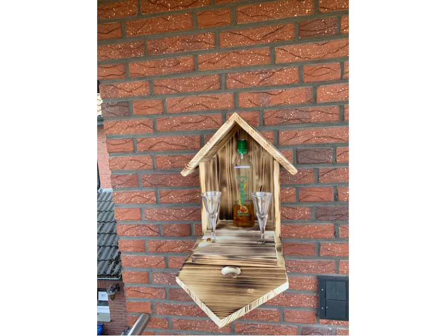 Holzregal in Hausform