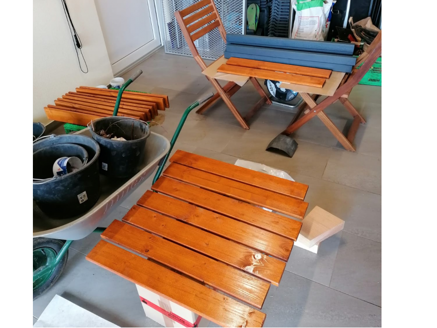 Gartenmöbel-Bauteile aus Holz