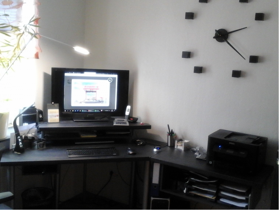 Ein aufgeräumter Computerarbeitsplatz