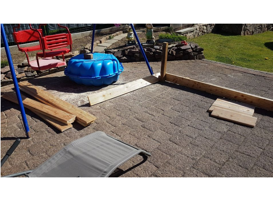 Holzlatten auf einer Terrasse