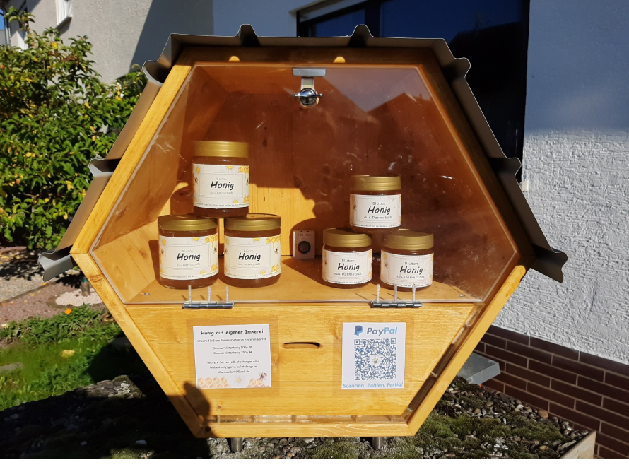 Honiggläser in einem Verkaufsstand