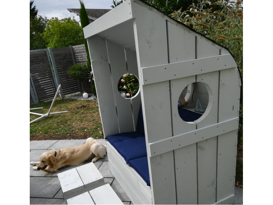 Gartenhütte aus Holz mit Bullaugen