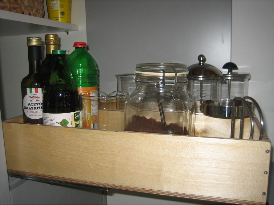 Küchenutensilien in einer Schublade