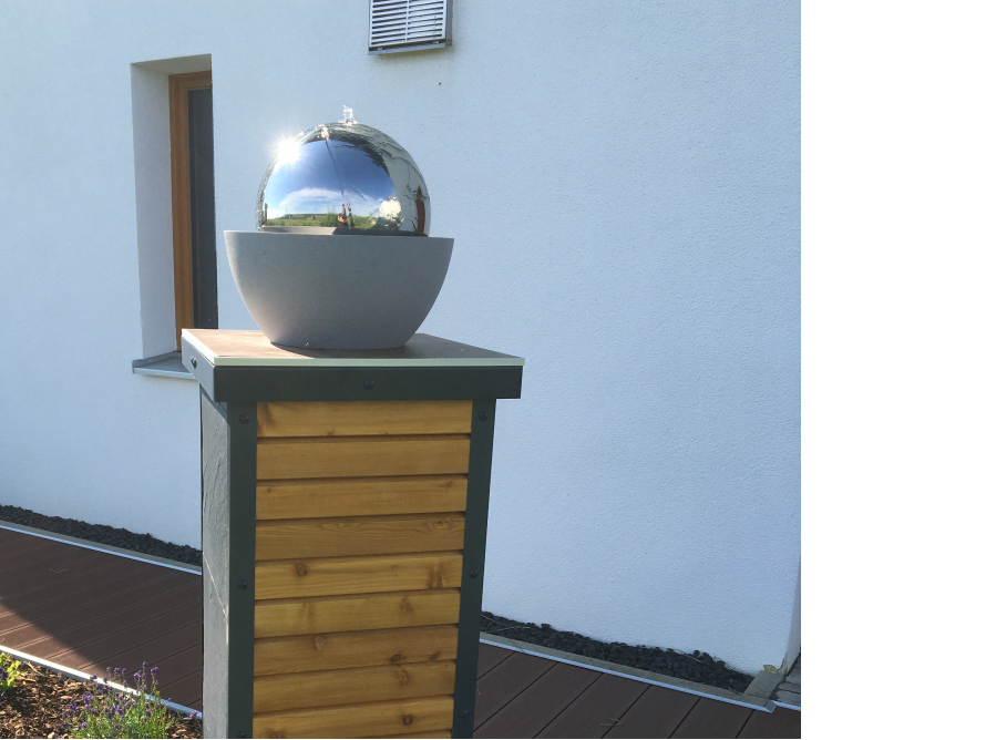 Gartenbrunnen mit Kugel