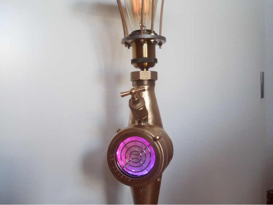 Steampunk-Lampe aus Kupferrohren