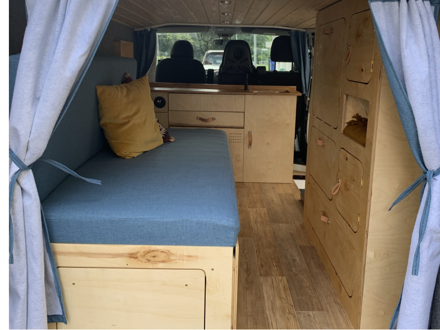 Innenausbau eines Campingbusses