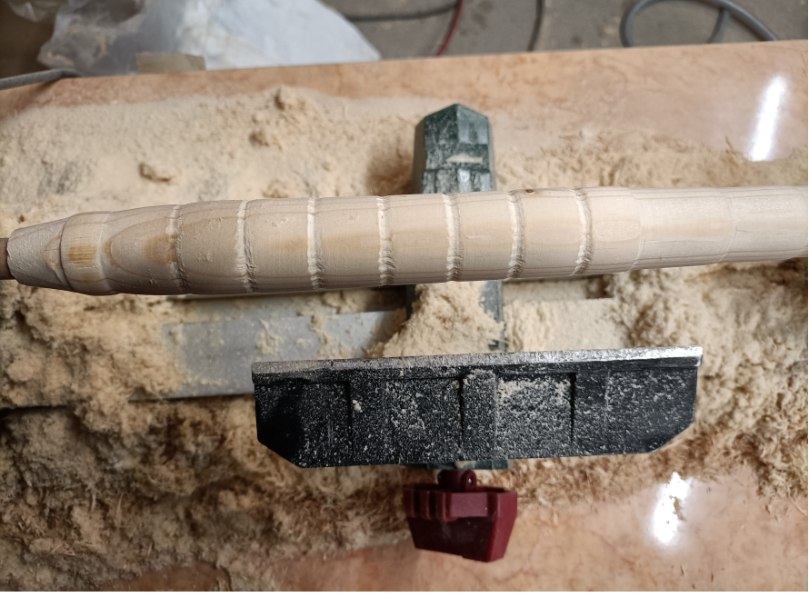 Drechselbank bearbeitet Holzstück