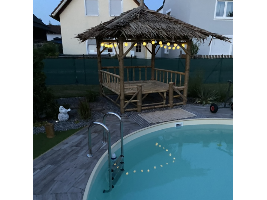 Sala mit Pool