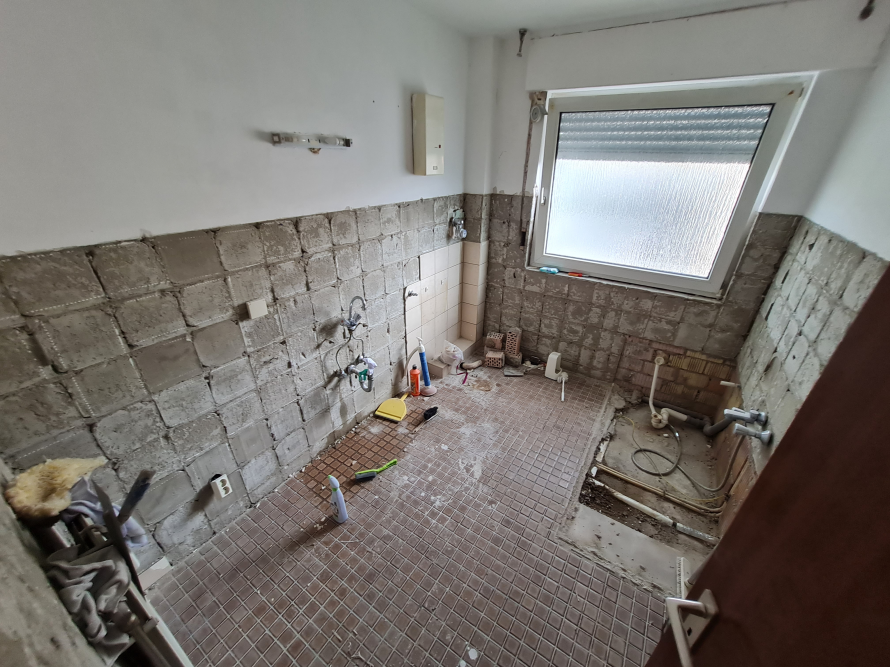 Unfertiges Badezimmer während Renovierung
