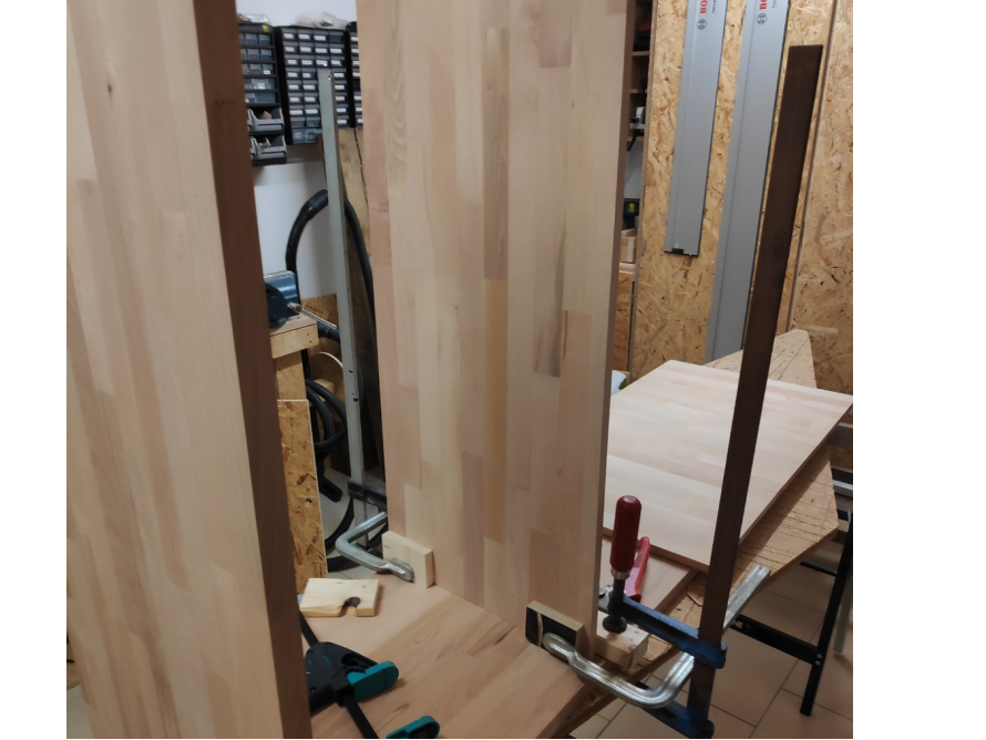 Holzkonstruktion mit Schraubzwingen