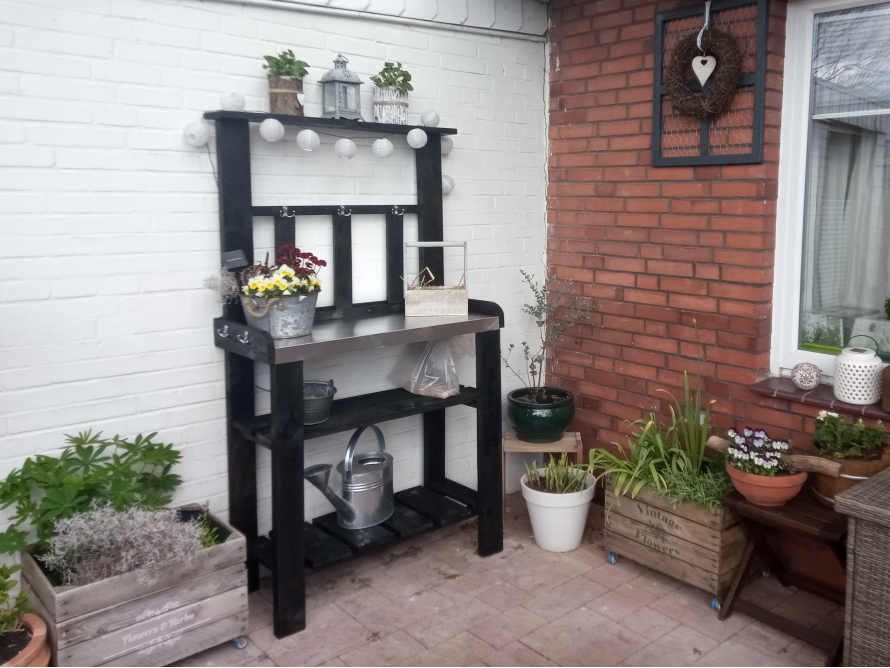 Gärtnertisch im Wintergarten