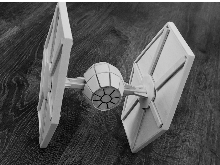 Weißes Raumschiffmodell