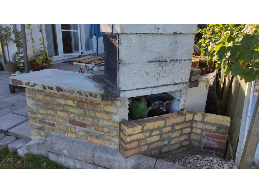 Unfertige Backsteinmauer