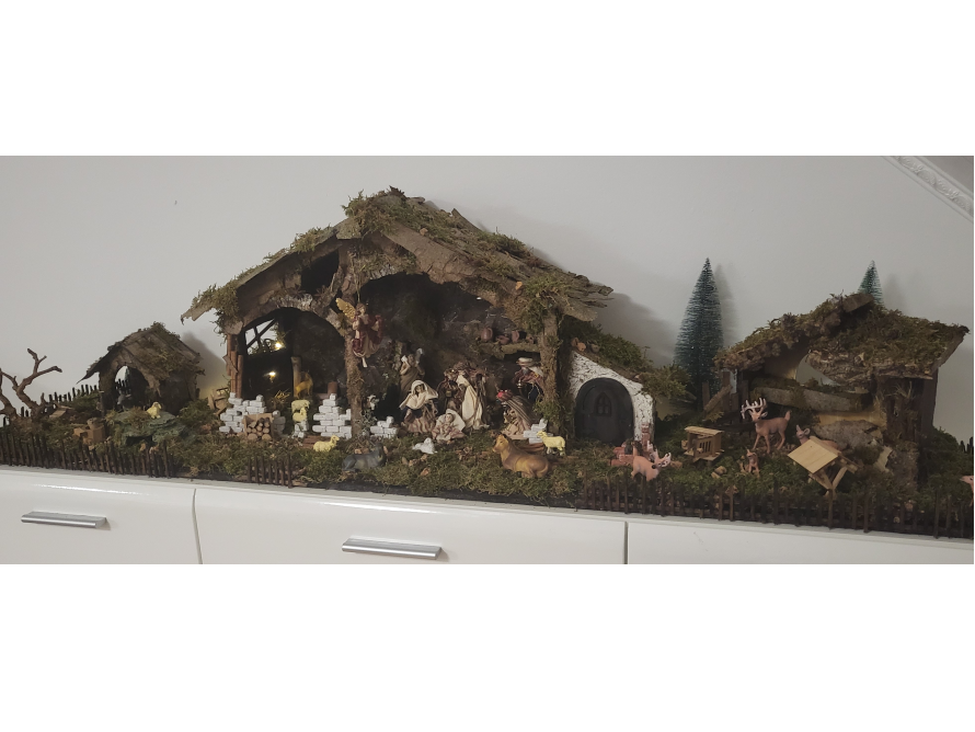 Eine aufwendig gestaltete Weihnachtskrippe