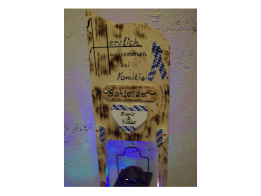 Holzherz mit Schriftzug und Laterne