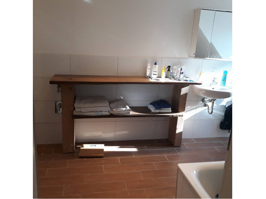Badezimmerregal aus Holz