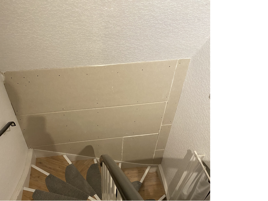 Trockenbauwand an einer Treppe