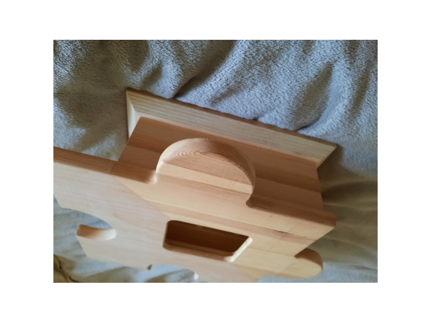 Holzrahmen eines Spielzeuglastwagens