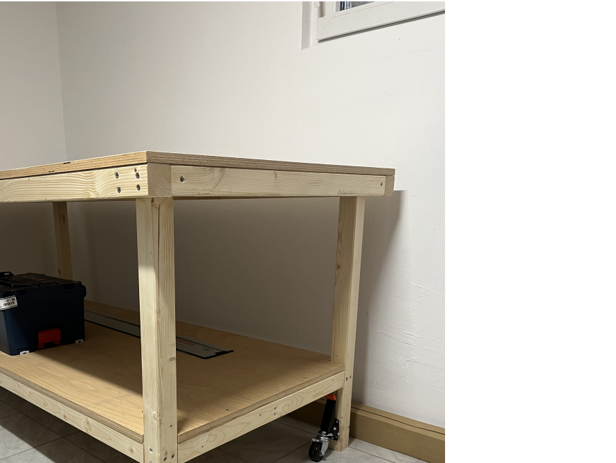 Einfacher Werktisch aus Holz