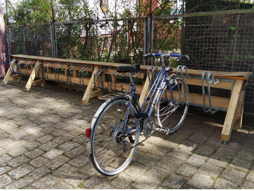 Fahrrad an einem Fahrradständer