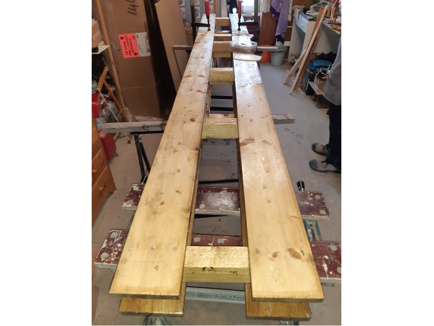 Holzkonstruktion mit Schraubzwingen